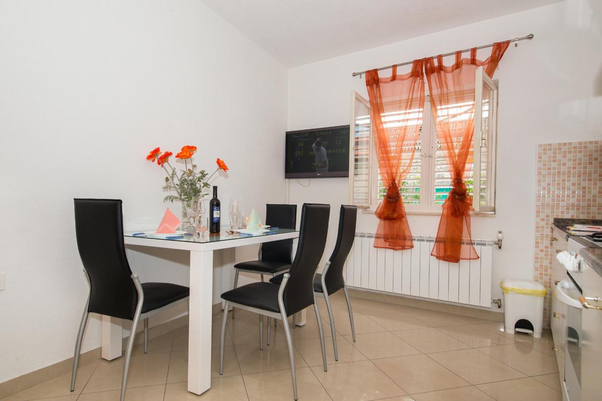 Apartments Marieta Макарска Стая снимка