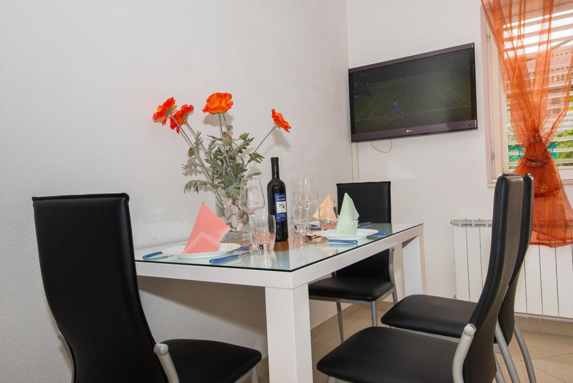 Apartments Marieta Макарска Стая снимка