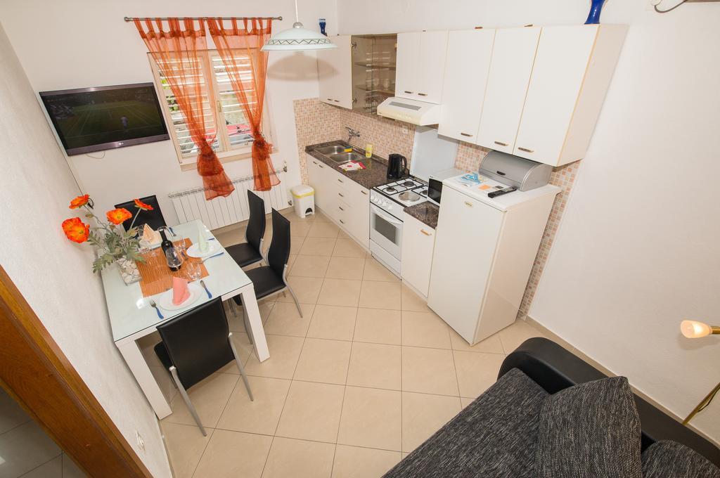 Apartments Marieta Макарска Екстериор снимка