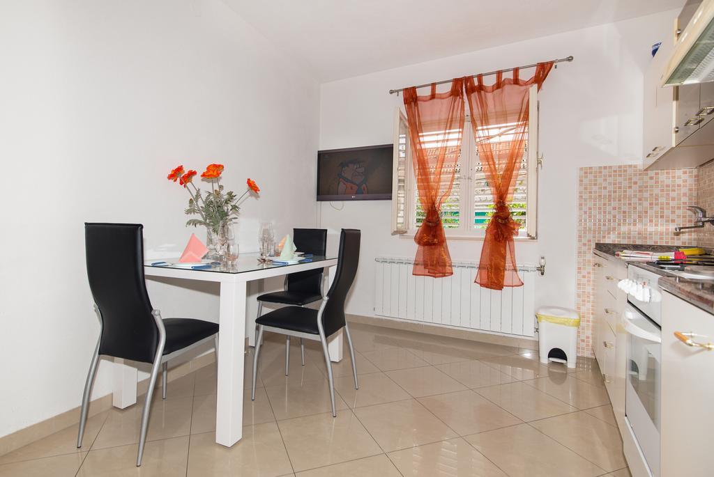 Apartments Marieta Макарска Екстериор снимка