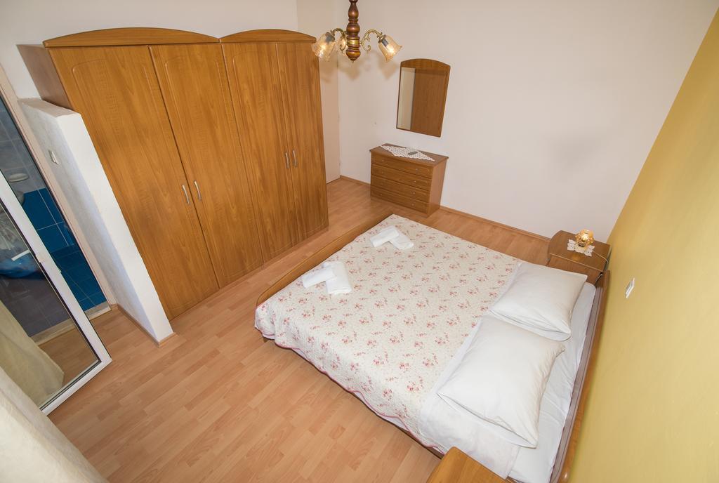 Apartments Marieta Макарска Екстериор снимка
